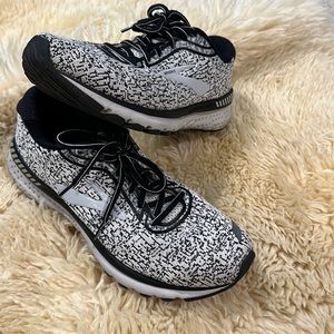 10.5 Brooks Adrenaline shoes
